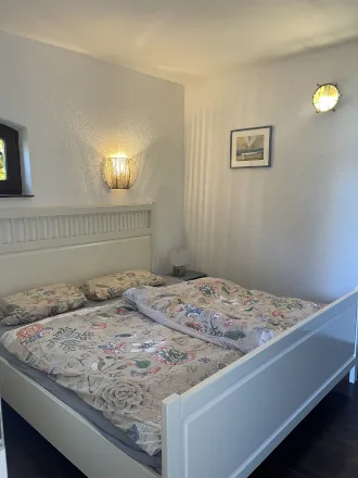 Geräumiges Gästezimmer mit Bad