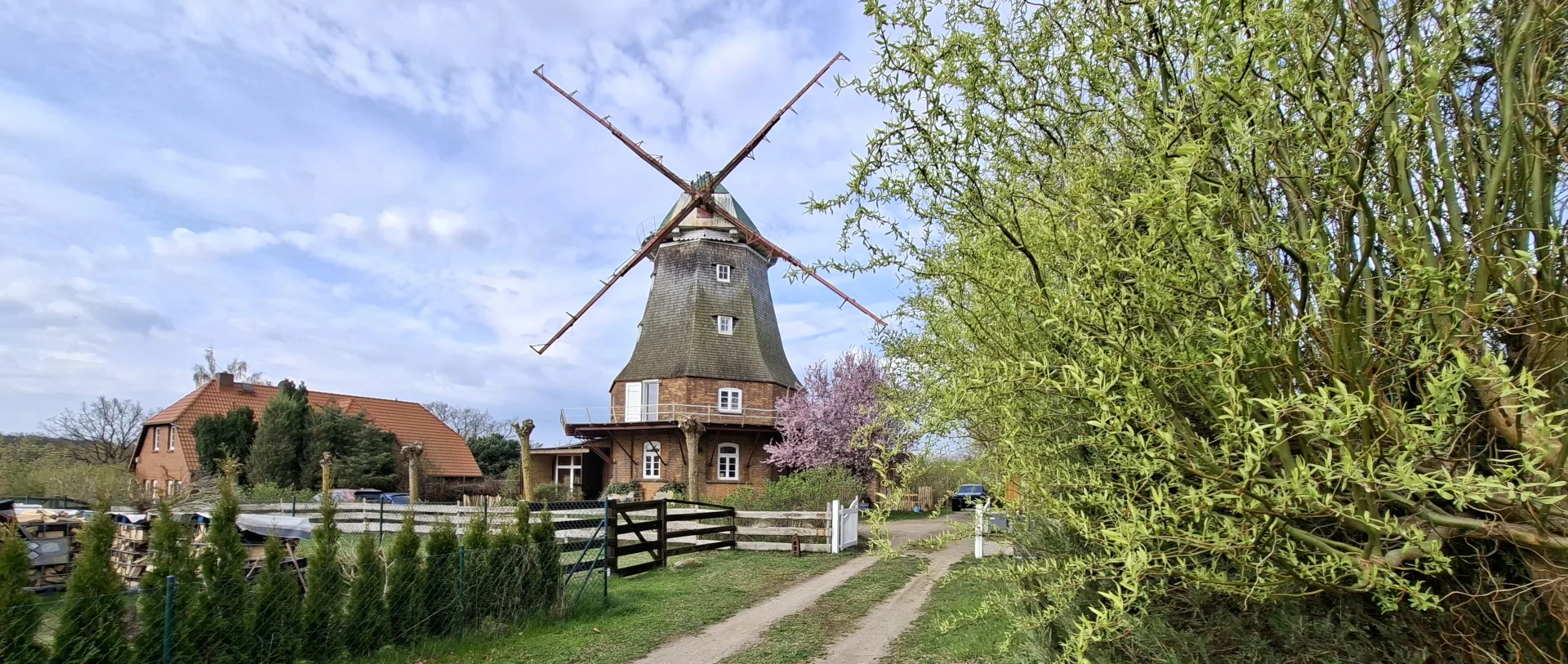 Außenansicht der Neubukower Mühle in 2026